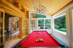 Pool table at Chalet Silver Fox | Luxury chalets in Laurentains | Chalets Zenya