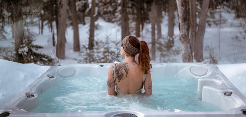 Private heated hot tub at Chalet Silver Fox | Luxury chalets in Laurentains | Chalets Zenya
