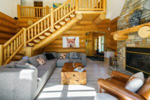 Living room at the all-renovated log cabin Chalet Silver Fox | Luxury chalets in Laurentains | Chalets Zenya