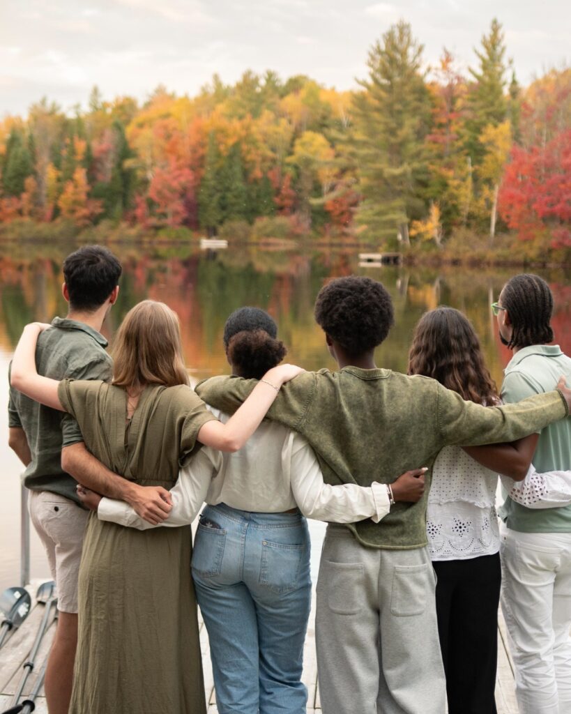 Que vous soyez de passage ou un habitué, le séjour au chalet entre amis, c'est un rituel incontournable au Québec.